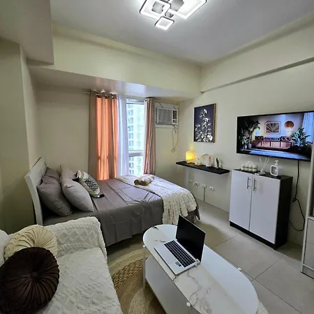Pool View Studio With Wifi & Netflix , Avida Riala